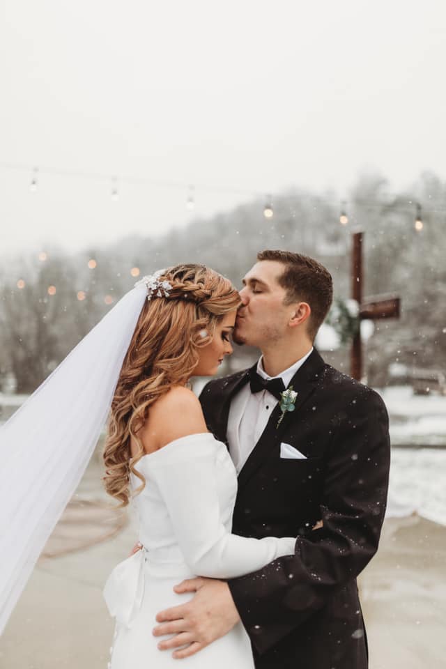 kiss in snow
